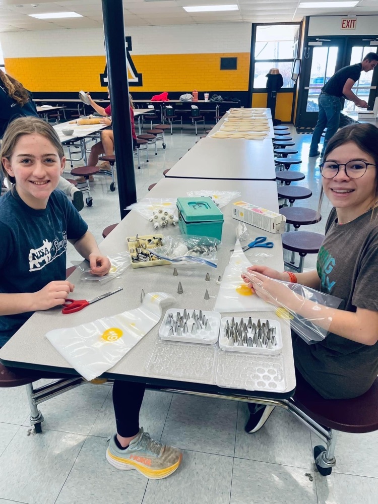 Beta members, Brooklyn Vincent and Breclyn Suthers, preparing to decorate Valentine's Day cookies. 