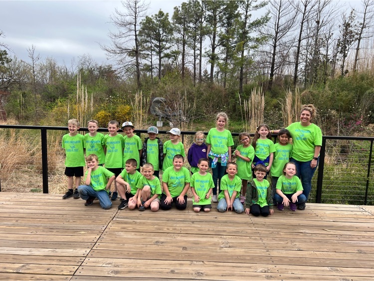 Mrs. Miller and her kindergarten class at the zoo!