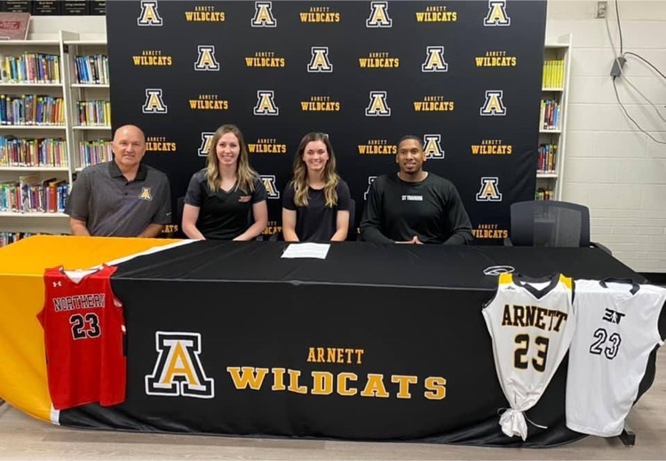 Brooklyn Bayless with her new college coaches from NOC! 